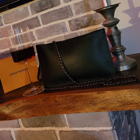 SOLD Neverfull Pouch with Inclusions- Epi Noir - Picture 2 of 16